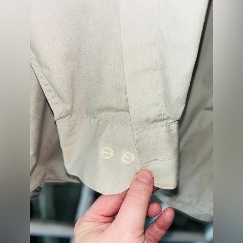 Van Huessen Men’s Large Beige Poplin Easy Care Casual Button Down Shirt - Picture 4 of 7